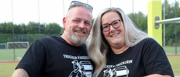 Manuel Feigl und seine Verlobte Christina Franke, beide bekannt aus der DMAX-Serie Asphalt Cowboys, haben sich die Benefizaktion ausgedacht. - © Barbara Weitkamp