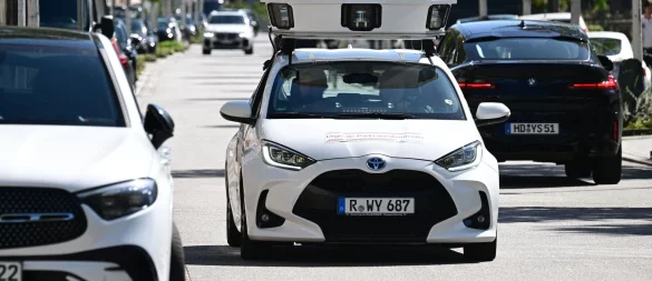 Effektive Jagd auf Falschparker: Mit Scan-Autos wollen Städte wie Düsseldorf und Hannover Sündern auf den Leib rücken. - © Bernd Weißbrod/dpa