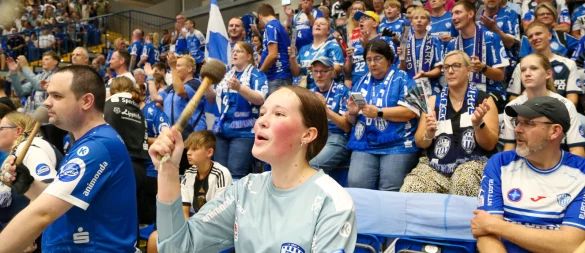 Auf die TBV-Fans ist immer Verlass: Sie sorgen für Stimmung in der Phoenix-Contact-Arena und lassen den Hexenkessel brennen. - © Paul Cohen