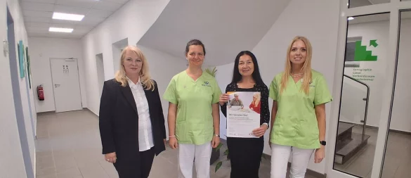 Freuen sich über das neue Angebot im MVZ Kalletal (von links): Margit Monika Hahn (Koordinierungsstelle „Kommunale Präventionsketten“ beim Kreis Lippe), Ilona Kalló (Leitende Ärztin, MVZ Kalletal), Juliaa Tkatschuk (Lotsin) und Catharina Hempelmann (Case Managerin im MVZ). - © Kreis Lippe