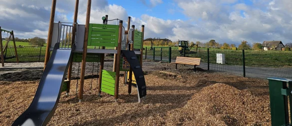 Der Spielplatz ist so gut wie fertig - fehlen nur noch die Familien, die ihr Haus in der Oberen Bült bauen. Die SBoden startet die Vermarktung. - © Astrid Sewing