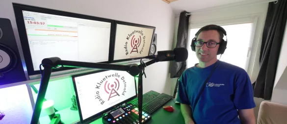 Pascal Krammer betreibt in Klüt halbtags ein Webradio. - © Jost Wolf