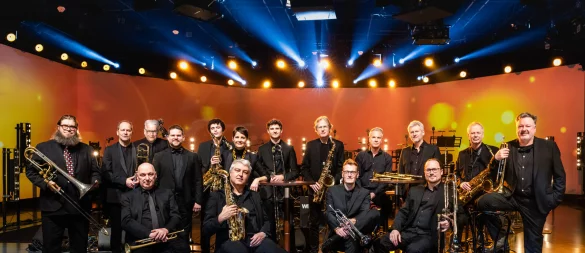 WDR Big Band Köln, bestehend aus: Johan Hörlén (1. alto saxophone), karolina Strassmeyer (2. alto saxophone), Ben Fitzpatrick (1. tenor Saxophone), Paul Heller (2. tenor Saxophone), Jens Neufang (bariton Saxophone), Wim Both (1./3. trumpet), Rob Bruynen (2. trumpet), Andy Haderer (3./1. trumpet), Ruud Breuls (4. trumpet), Ludwig Nuss (1. trombone), Raphael Klemm (2. trombone), Andy Hunter (3. trombone), Mattis Cederberg (bass-trombone), Billy Test (piano), John Goldsby (bass) Hans Dekker (drums) - © Frank Wiesen
