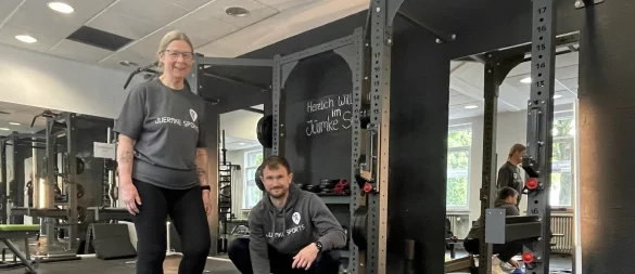 Vera Gaesing-Herbertz und ihr Trainer Fabian Gehring sind seit 2023 ein Team. Auf der Koordinationsleiter trainiert die Bielefelderin Körper und Kopf. - © Carolin Nieder-Entgelmeier