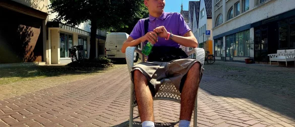 In der Breiten Straße zuhause: Rapper Linus57 trägt die Postleitzahl von Lemgo mit im Namen - will aber trotzdem nach Berlin. - © Vasco Stemmer