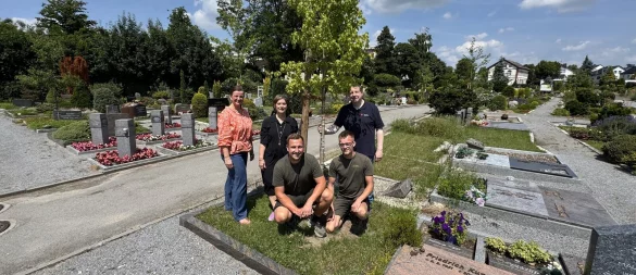 Ann-Charlotte Grummert (hinten von links), Gitta Brandes, Stefan Wiesekopsieker sowie Mirko Ortmann (vorne von links) und Jonas Göbel würden sich über weitere Baumspenden freuen. - © Sven Kienscherf