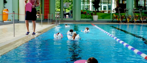 Die Schwimmkurse im Hallenbad vom Eau-Le werden voraussichtlich im kommenden Jahr frühzeitig ins Freibad ausweichen müssen. - © Stadtwerke Lemgo