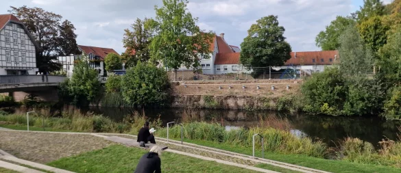 Die Terrasse am anderen Bega-Ufer ist noch nicht fertig. - © Nadine Uphoff