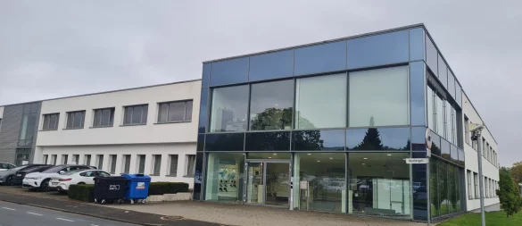 Die Belegschaft am Standort Schieder der Phoenix-Contact-Tochter E-Mobility wird noch einmal schrumpfen: 180 weitere Arbeitsstellen sollen gestrichen werden. - © Marianne Schwarzer