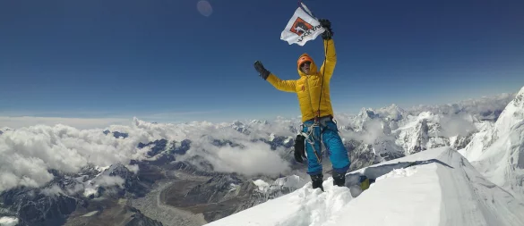 Jost Kobusch auf dem Gipfel des Nangpai Gosum im Himalaja, den er 2017 bestiegen hat. - © picture alliance / Jost Kobusch/Jost Kobusch/dpa
