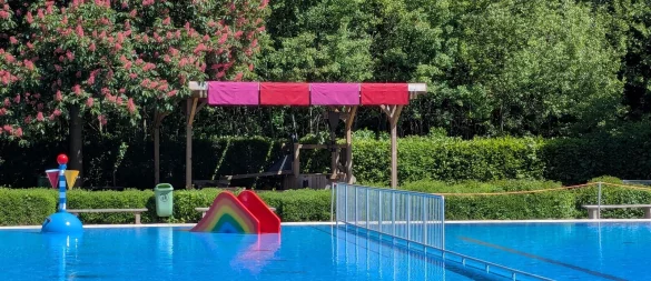 Sonnige Aussichten? Das Freibad in Heiden, betrieben von einer Initiative Ehrenamtlicher, hofft auf weitere Modernisierungen im Rahmen des neuen Bäderkonzepts. - © Freibadinitiative Heiden e. V.