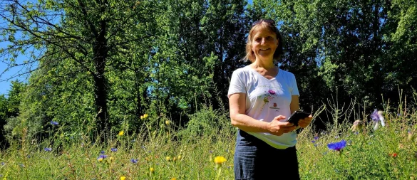 Petra Kuhfus erfasst in ihrer Freizeit Schmetterlinge - für den Naturschutz. - © Vasco Stemmer