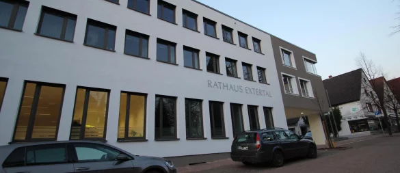Ein Video sorgt im Vorfeld der Kommunalwahl in Extertal für Unmut. Das Archivfoto zeigt das Rathaus. - © Archivfoto: Jens Rademacher