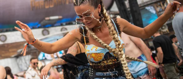 Es ist Festivalsaison! Auf dem Musikfestival Parookaville werden auch in diesem Jahr Hunderttausende Gäste erwartet. - © dpa