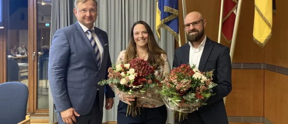 Gerade vereidigt: Bürgermeister Dr. Andreas Wulf (von links) mit seiner zweiten Stellvertreterin Katrin Freiberger und seinem ersten Stellvertreter Patrick Baldruschat. - © Cordula Gröne
