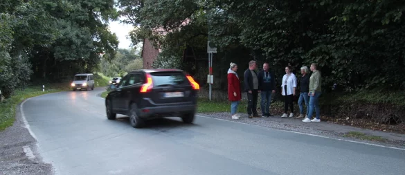 Im vergangenen Sommer forderten die Anlieger in Selsen eine bessere Bushaltestelle und Tempo 50 an der Selser Straße. Beide Wünsche sind bereits, beziehungsweise werden bald umgesetzt. - © Archivfoto: Nadine Uphoff