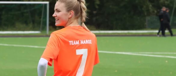 "Team Naroz" - mit diesen Trikots protestieren die Frauen des TuS Eichholz-R., hier Jule Suermann. Gleichberechtigung, Respekt und Anerkennung fordern sie vor Vorstand. - © Sebastian Lucas