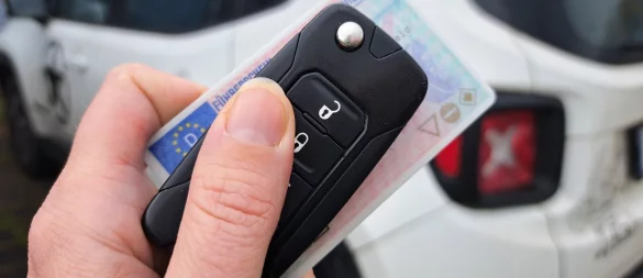 Mit der Reform soll der Führerschein günstiger, Bürokratie soll abgebaut werden. Die Verkehrssicherheit bleibe oberstes Gebot, betont Bundesverkehrsminister Patrick Schnieder. - © Carolin Brokmann-Förster