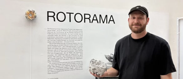 Bachelorstudent Anton Cordes präsentiert seine Bachelorthesis "Rotorama" auf der "Wow-Show". - © Jan Schillmann