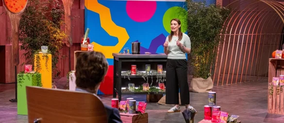 Minever Zevker präsentiert den "Löwen" mit Miss Mineva´s fermentierte Tütensuppen. Auch andere Unternehmer aus OWL haben ihre Produkte schon in der TV-Show "Die Höhle der Löwen" vorgestellt. - © RTL / Bernd-Michael Maurer