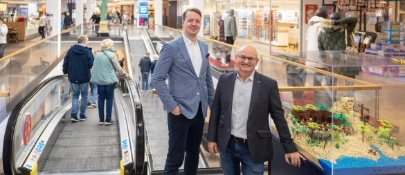 Felix Klingenthal (l.) und Steffen Richert sind zwei der drei Geschäftsführer des Paderborner Südring-Centers. Sie kritisieren das Einzelhandels- und Zentrenkonzept. - © Niklas Tüns
