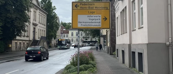Eine Reihe von Wegweisern und Schildern an den Straßen im Stadtgebiet zeigen die Richtung zum Freilichtmuseum an. Der Begriff wird ab Juni 2026 veraltet sein. - © Jana Beckmann
