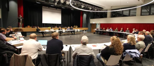 Streit zum Auftakt: Im neu zusammengesetzten Kalletaler Gemeinderat gibt es keine Einigkeit darüber, welche Ausschüsse eingerichtet werden. - © Jens Rademacher