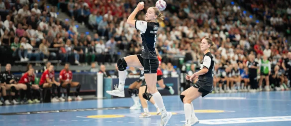 Freie Bahn für Nieke Kühne von der HSG Blomberg-Lippe im Supercupspiel gegen den Thüringer HC. - © Timon Peters