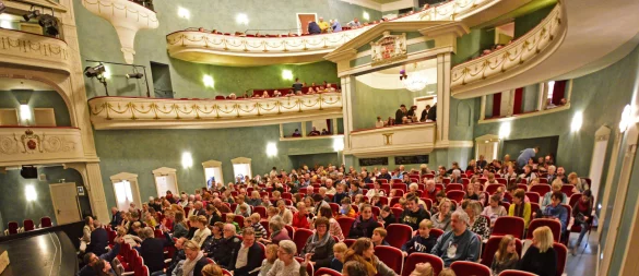 Das Landestheater Detmold begeistert - wie hier bei der LZ-Sondervorstellung von Erich Kästners Stück "Konferenz der Tiere" - die kleinen und großen Zuschauer. - © Archivfoto: Nicole Ellerbrake