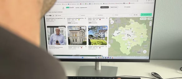 Bei der Immobiliensuche stöbern viele Interessenten in Online-Portalen wie "ImmoScout" oder ähnlichen. - © Jana Beckmann