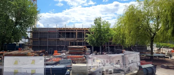 Die Arbeiten für den Neubau liegen im Plan. - © Katrin Kantelberg