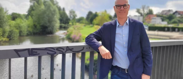 Dr. Burkhard Pohl ist gerne an den Begaauen. Für ihn ein Lemgoer Vorzeigeobjekt. - © Katrin Kantelberg