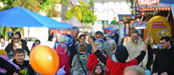 Das Barntruper Stadtfest zieht in jedem Jahr viele große und kleine Besucherinnen und Besucher an. - © Archivfoto: Nicole Ellerbrake