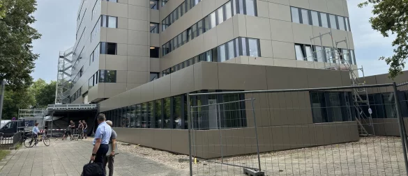 Am Sonntag entscheiden die Wählerinnen und Wähler über die Zusammensetzung des neuen Stadtrates. Dieser tagt künftig allerdings nicht mehr im Rathaus, sondern im Kurhaus. - © Sven Kienscherf