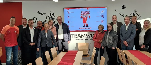 Eine Delegation der DBA-Fraktion hat den FC Augustdorf im sanierten Vereinsheim besucht. - © DBA-Fraktion