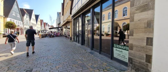 In der Fußgängerzone in Lemgo gibt es etliche Leerstände - wie bei ehemals "Backfactory". Die SPD möchte über eine städtische Entwicklungsgesellschaft noch aktiver eingreifen. - © Nadine Uphoff