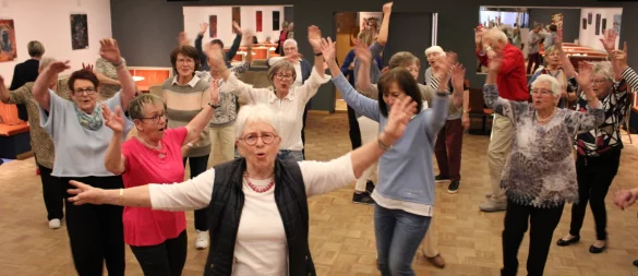 Spaß ist angesagt beim Tanztreff für Senioren, das der Inner Wheel Club und die Tanzschule Hey anbieten, wie diese Aufnahmen vom März zeigt. - © Archivfoto: Annika Langhagel