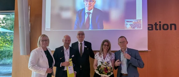 Svenja Jochens (von links), Oliver Voßhenrich, Volker Steinbach, Melanie Lehmann und Andreas Henkel sowie Peter Adrian per Video haben über Chancen und Wünsche der Wirtschaft gesprochen. - © IHK Lippe
