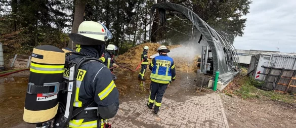 Die Feuerwehr hatte den Brand auf einem Ponyhof im Kreis Gütersloh schnell unter Kontrolle. - © Roland Thöring
