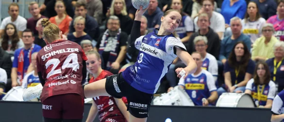 Blombergs Nieke Kühne mit einer weiteren Einzelleistung im Spiel gegen die HSG Bensheim/Auerbach. - © Paul Cohen