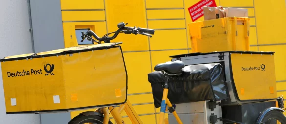 Ein Detmolder verklagt die Deutsche Post, weil sein Iphone verloren gegangen ist. Trotz Transportversicherung steht ihm am Ende kein Geld zu. - © picture alliance / Maximilian Koch