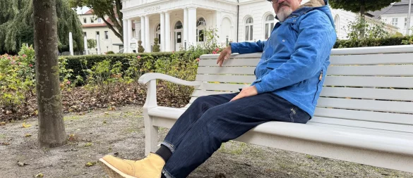 Modehändler André Matyschik findet Ruhe im Rosengarten von Bad Salzuflen. - © Sandra Castrup