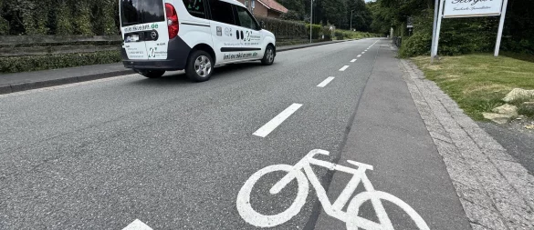 Die Hindenburgstraße wird viel befahren, für Fußgänger und Radler kann es eng werden. - © Sven Koch
