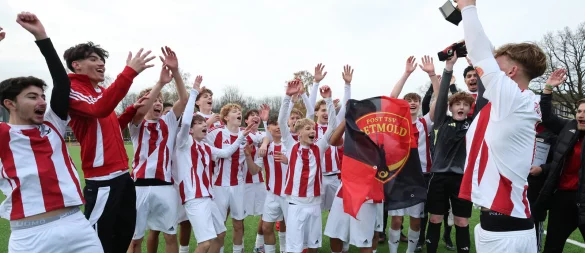 So feiert die B-Jugend der Postler. - © Paul Cohen