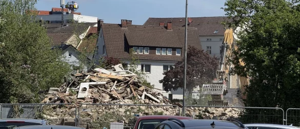 Das ehemalige Sinalco-Gebäude in der Arminstraße wurde abgerissen, nachdem es durch zwei Brände innerhalb weniger Tage völlig zerstört worden war. - © Raphael Bartling