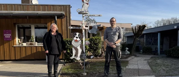 Melanie Vogt und Björn Schakat vom Tierheim freuen sich auf viele Besucherinnen und Besucher. - © Sven Kienscherf