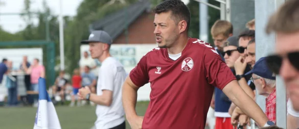 Bittere Heimniederlage für Trainer Lars Frank Bürger und den SV Werl-Aspe. - © Oliver König