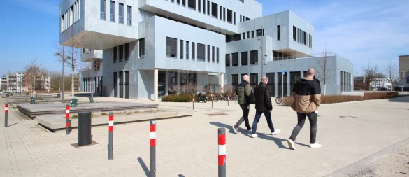 Per Poller und Pömpel wird die Campusallee seit einem Jahr in Höhe des "Innovation Spin" gesperrt. Das soll unter anderem den Boulevard-Charakter der Straße fördern. - © Archivfoto: Jens Rademacher