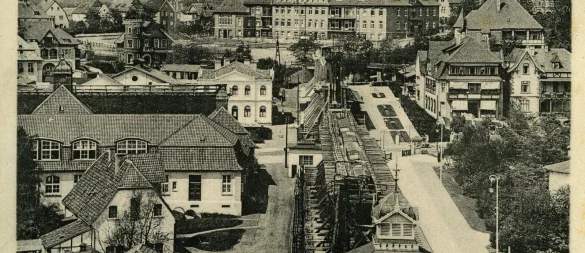 Luftaufnahme der Kinderheilanstalt Bethesda in Bad Salzuflen, die die Anlage in ihrer Gesamtheit mit den umliegenden Gebäuden und Grünflächen zeigt. - © Archiv Johanneswerk