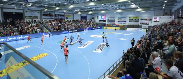 Volle Halle gegen Neckarsulm: Noch zweimal wird in diesem Jahr ein Spiel der HSG Blomberg-Lippe an der Ulmenallee ausgetragen. - © Paul Cohen